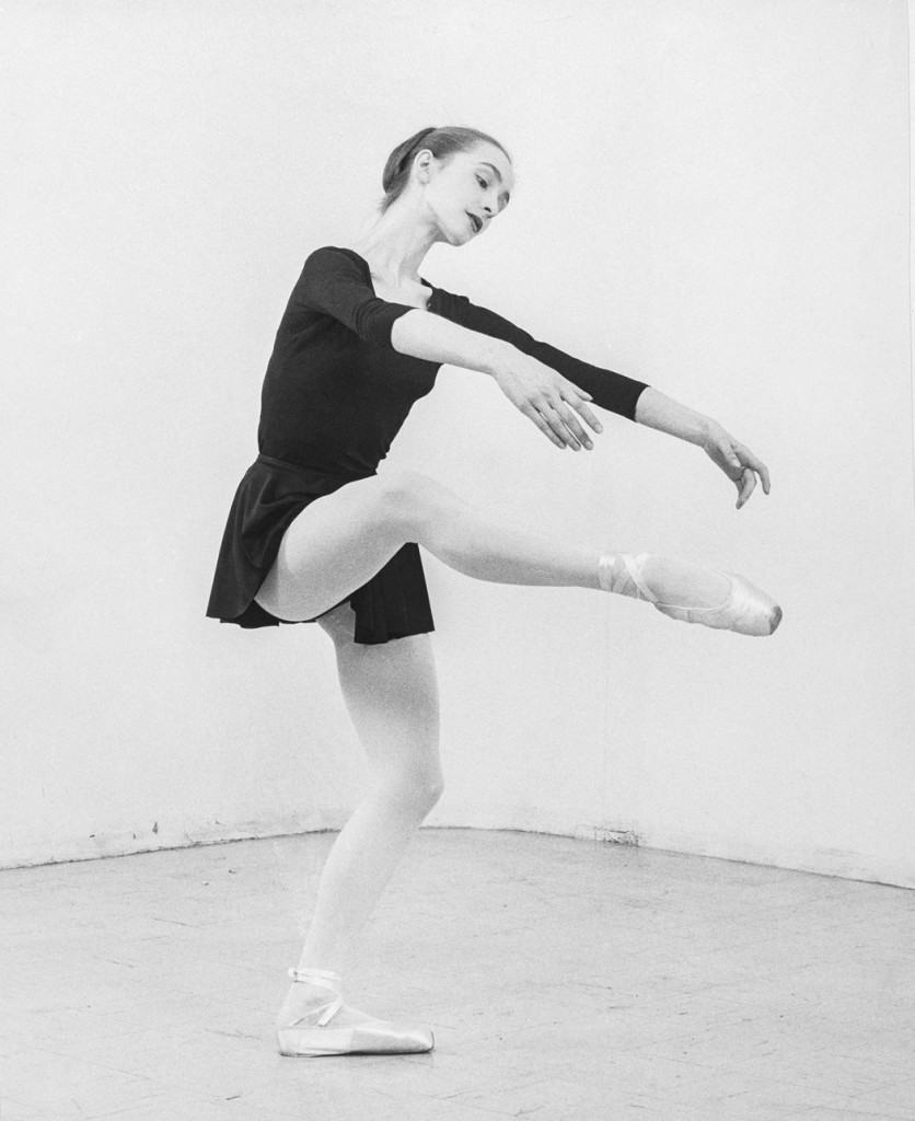 2. P.Bausch rehearsing “A Choreographer Comments” by Antony Tudor, Juillard School, New York 1960 © Impact Photos Inc., Juillard Archives 