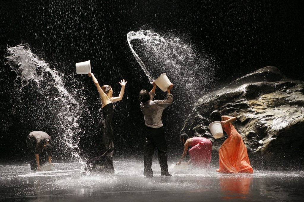 9. Ensemble, “Full Moon” by P.Bausch, Wuppertal, May 2006 © L.Philippe 2016