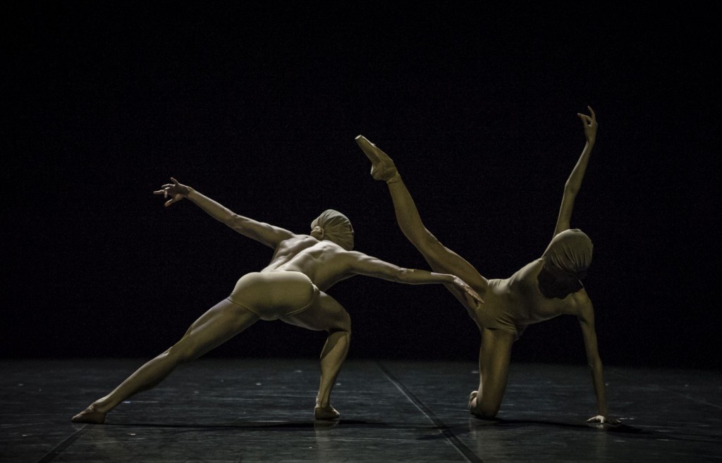 17. R.Aleman and L.Stiens, “Absence” by R.D'Alesio; Noverre Society, Young Choreographers © Carlos Quezada