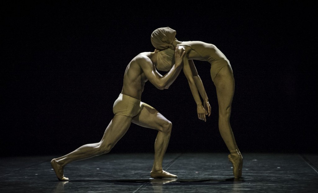 16. L.Stiens and R.Aleman, “Absence” by R.D'Alesio; Noverre Society, Young Choreographers © Carlos Quezada