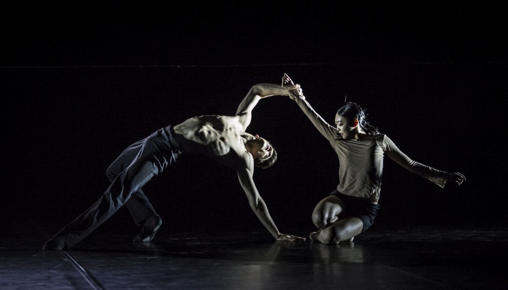 4. F.Adorisio and J.Park, “Hands, be still” by Ö.Ayik; Noverre Society, Young Choreographers © Carlos Quezada 