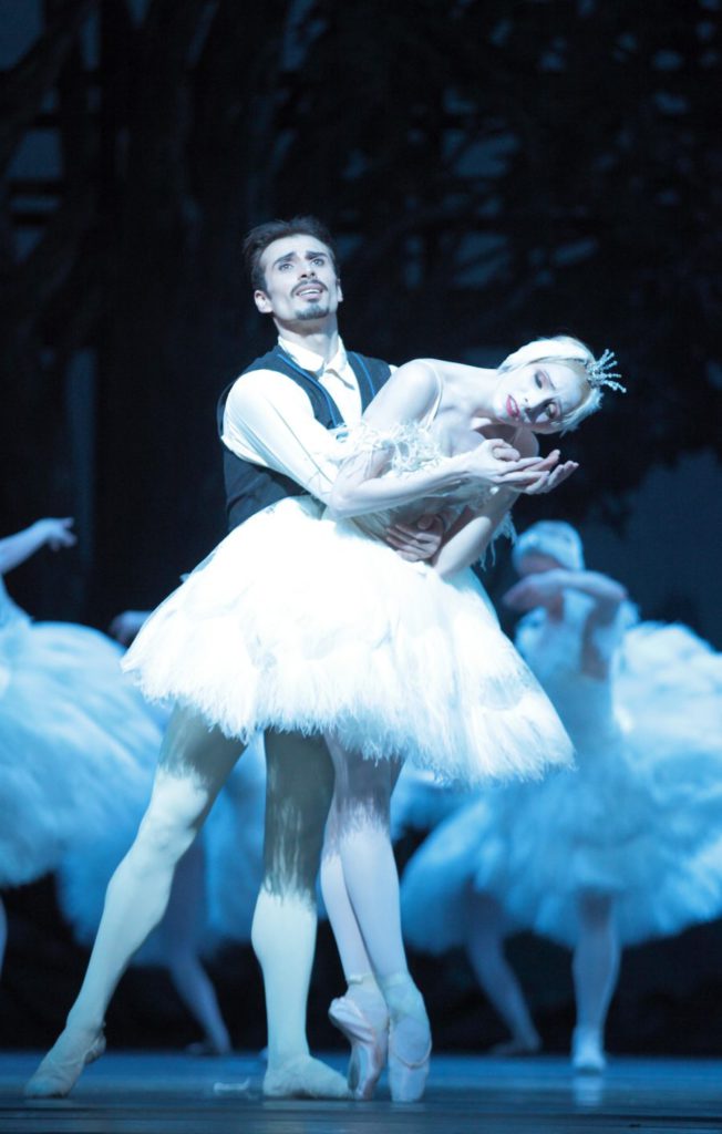 6. T.Mikayelyan and D.Sukhorukova, “Illusions – like Swan Lake” by J.Neumeier, Bavarian State Ballet © W.Hösl