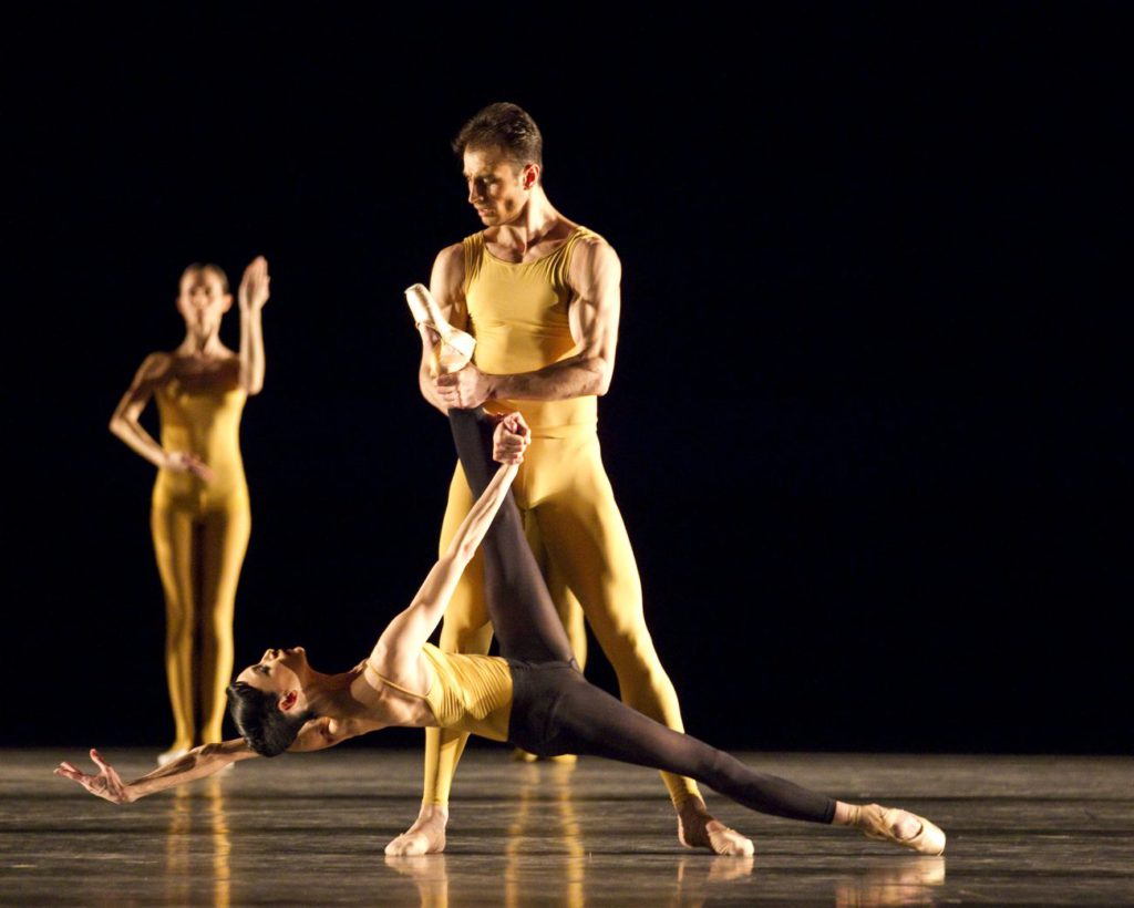 13. L.Lacarra, T.Mikayelyan and ensemble, “Artifact II” by W.Forsythe, Bavarian State Ballet © T.Kirchgraber