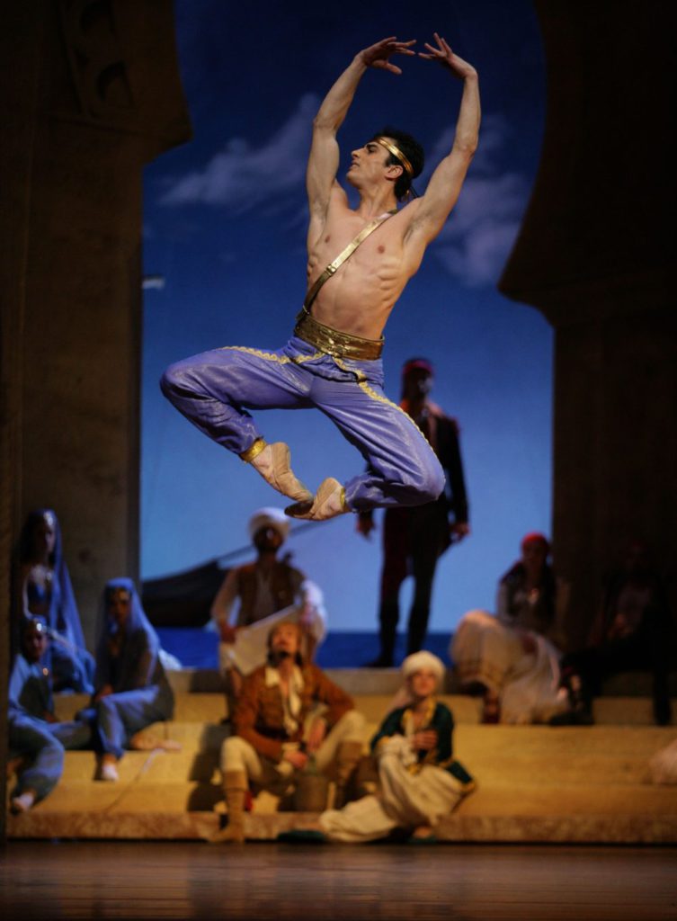 11. T.Mikayelyan and ensemble, “Le Corsaire” by I.Liška after M.Petipa, Bavarian State Ballet © W.Hösl