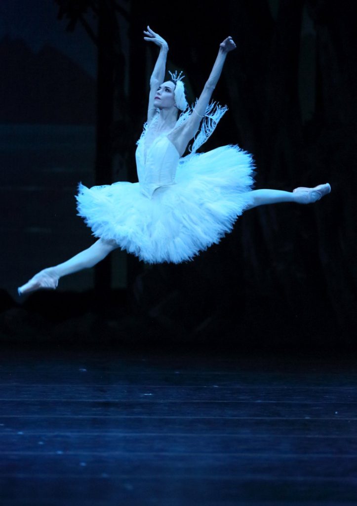 4. L.Lacarra, “Illusions – like Swan Lake” by J.Neumeier, Bavarian State Ballet, Munich © W.Hösl 2016