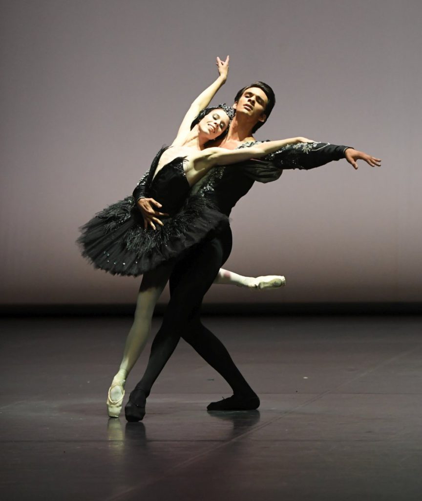 8. E.Badenes and C.Allen, “Swan Lake” by J.Cranko, ”Stuttgart Ballet Gala” © Stuttgart Ballet 2016