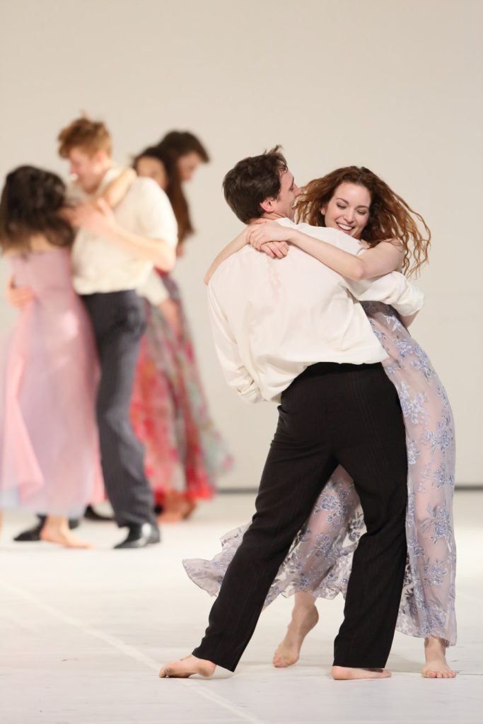 5. L.Engel, A.Tuzil and ensemble, “Für die Kinder...” by P.Bausch, Bavarian State Ballet © W.Hösl 2016