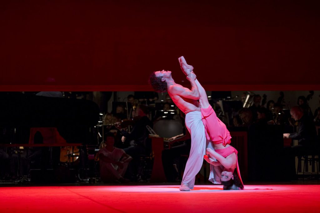 9. C.Jung and H.Bouchet, “Turangalȋla” by J.Neumeier, Hamburg Ballet © K.West 2016