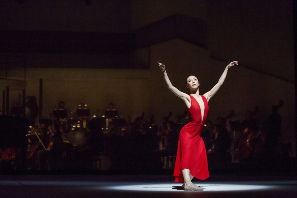 6. X.Lin, “Turangalȋla” by J.Neumeier, Hamburg Ballet © K.West 2016