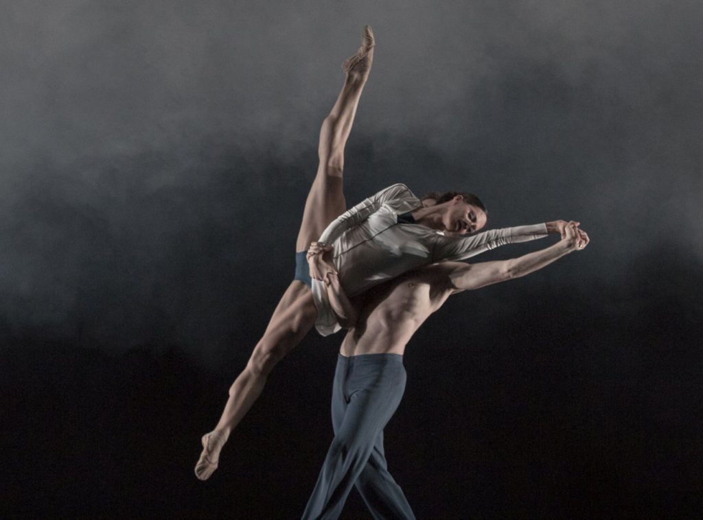 9. D.Becker and A.Boyetskyy, “Different Dialogues” by N.Christe, Ballett am Rhein © G.Weigelt 2016