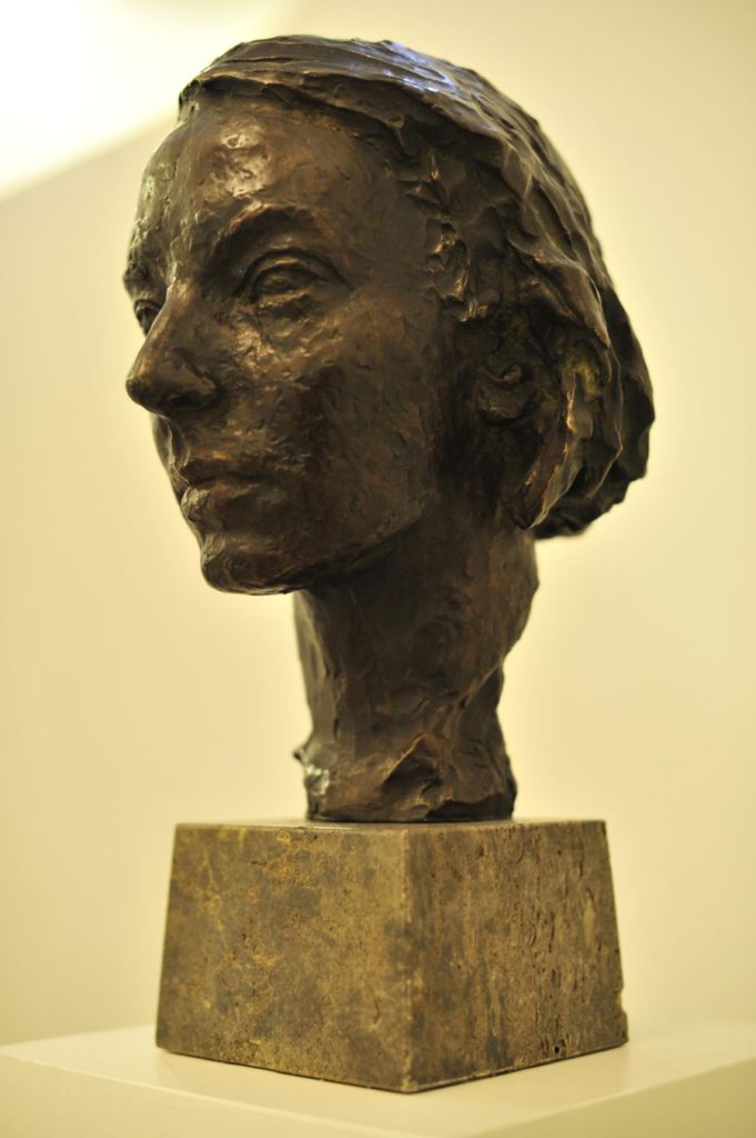 2. Bust of Gret Palucca © B.Mergaerts
