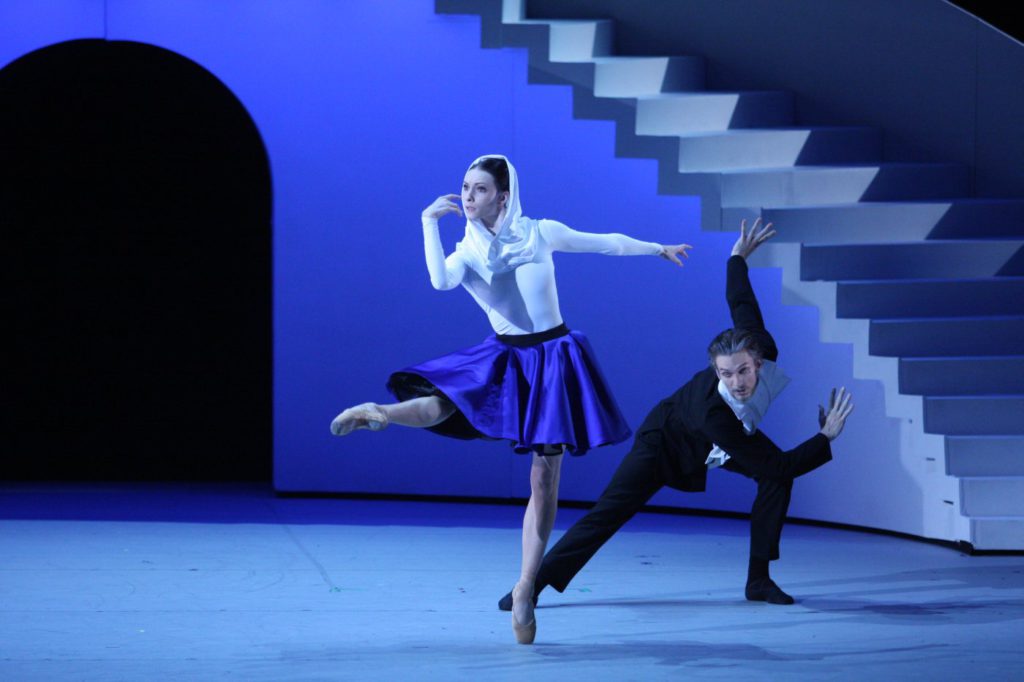 2. O.Smirnova and A.Belyakov, “The Taming of the Shrew” by J.-C.Maillot, Bolshoi Ballet © E.Fetisova/Bolshoi Theatre