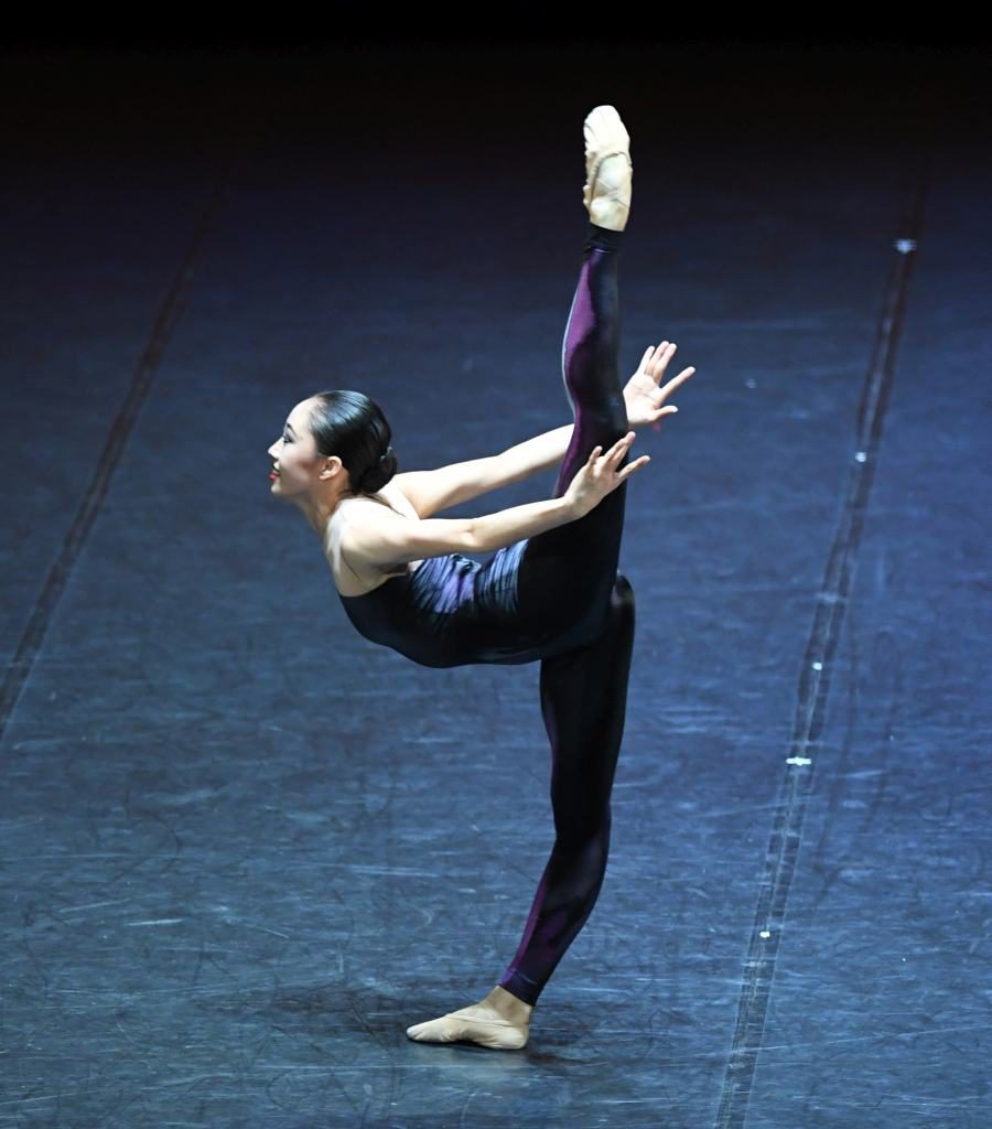 8. M.Woo, “The Four Seasons”: “Autumn” by F.Adorisio © Stuttgart Ballet 2016