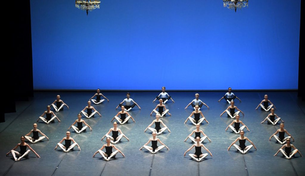 2. Students of the John Cranko School, “Etudes” by T. and B.Matacz © Stuttgart Ballet 2016