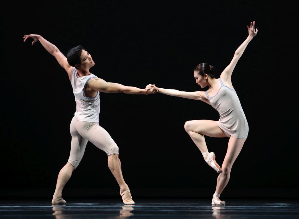 4. Y.Gyo Choi and Q.Liu, “Episodes van Fragmenten” by T.van Schayk, Dutch National Ballet © H.Gerritsen 2016