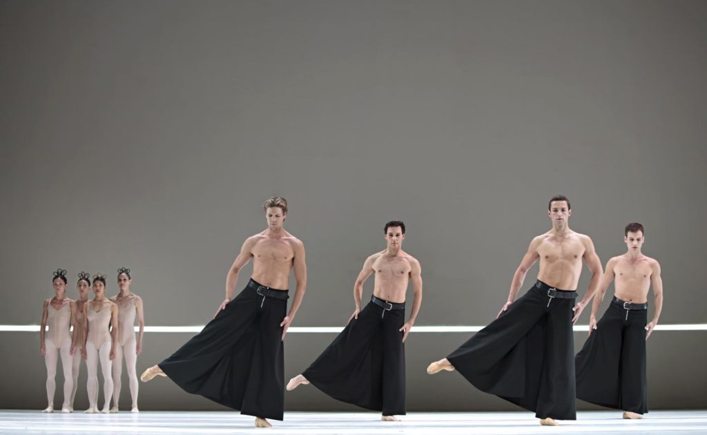 3. Ensemble, “Grosse Fuge” by H.van Manen, Dutch National Ballet © A.Sterling