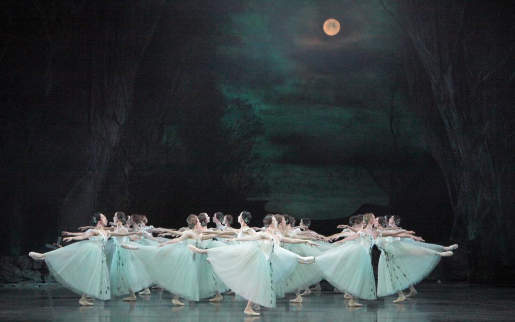 4. Ensemble, “Giselle” by P.Wright after M.Petipa, J.Coralli and J.Perrot, Bavarian State Ballet © W.Hösl 2016