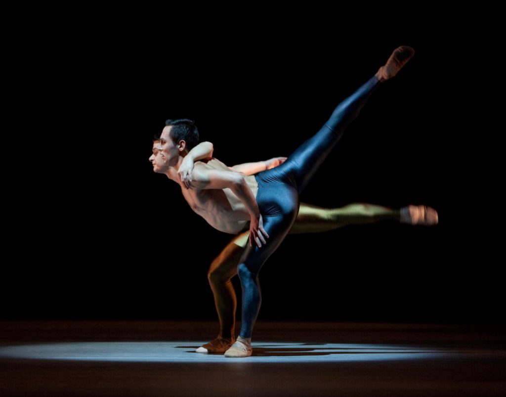 47. R.Şucheană and M.Sydykov, “Kleines Requiem” by H.van Manen, Ballett am Rhein © G.Weigelt