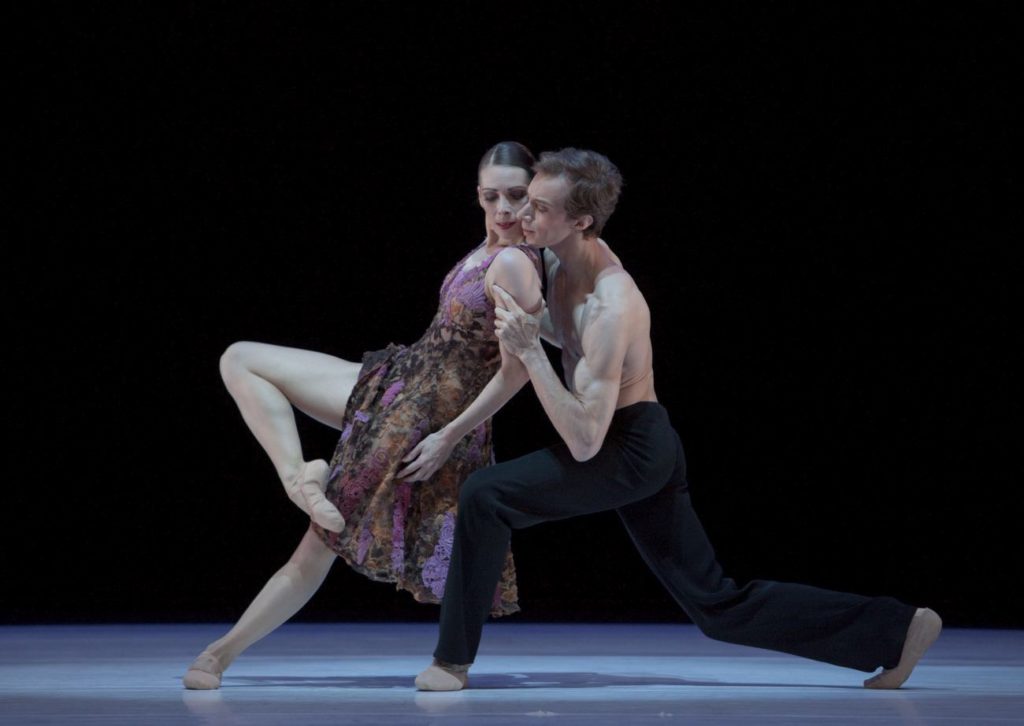 11. J.Thirault and M.Menha, “Without Words” by H.van Manen, Ballett am Rhein © G.Weigelt