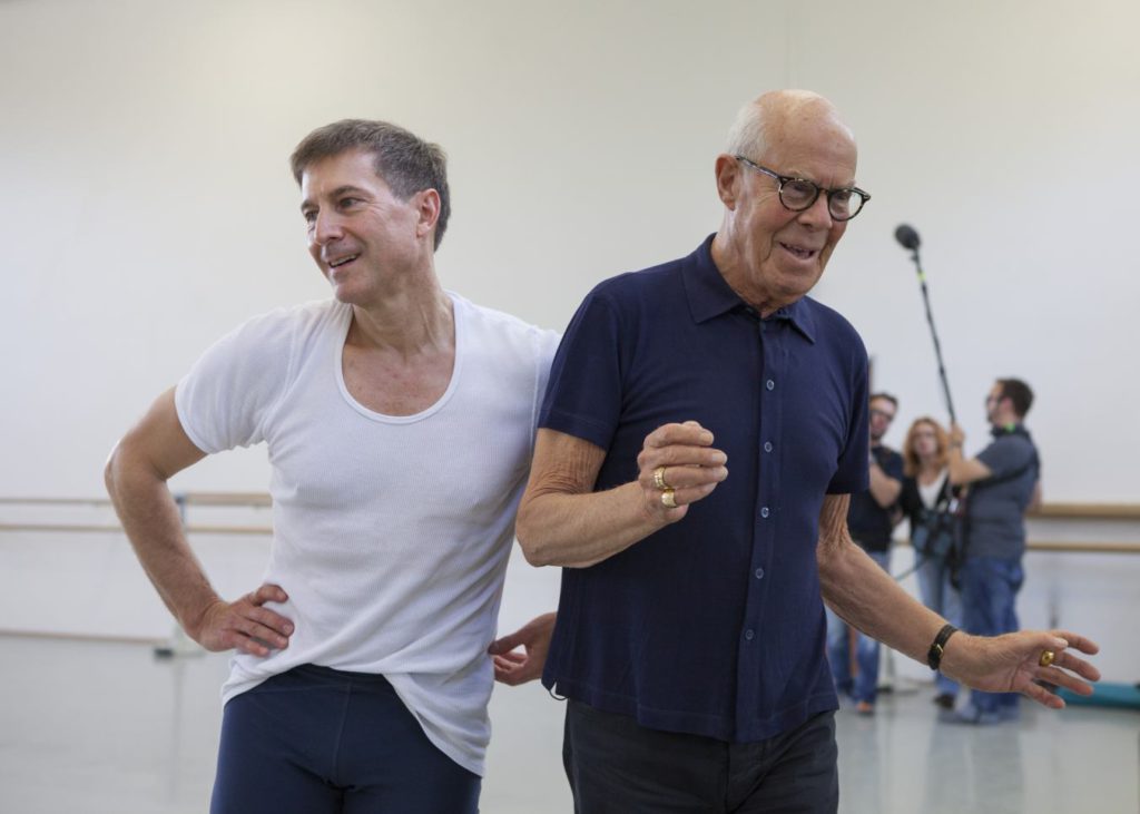 33. M.Schläpfer and H.van Manen rehearsing “Alltag”, Ballett am Rhein © G.Weigelt