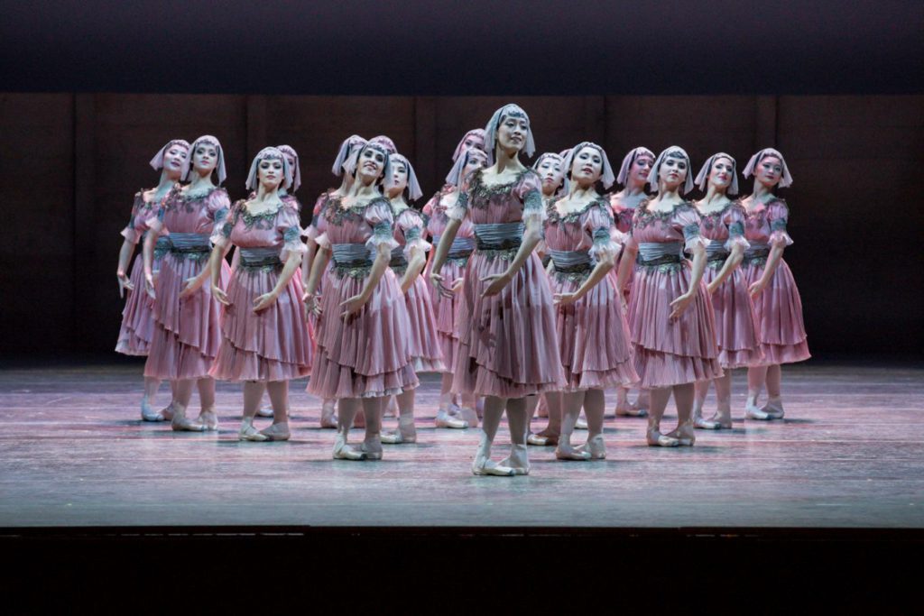 12. S.Lee and ensemble, “Don Quixote” by A.S.Watkin, Semperoper Ballet © S.Ballone 2016