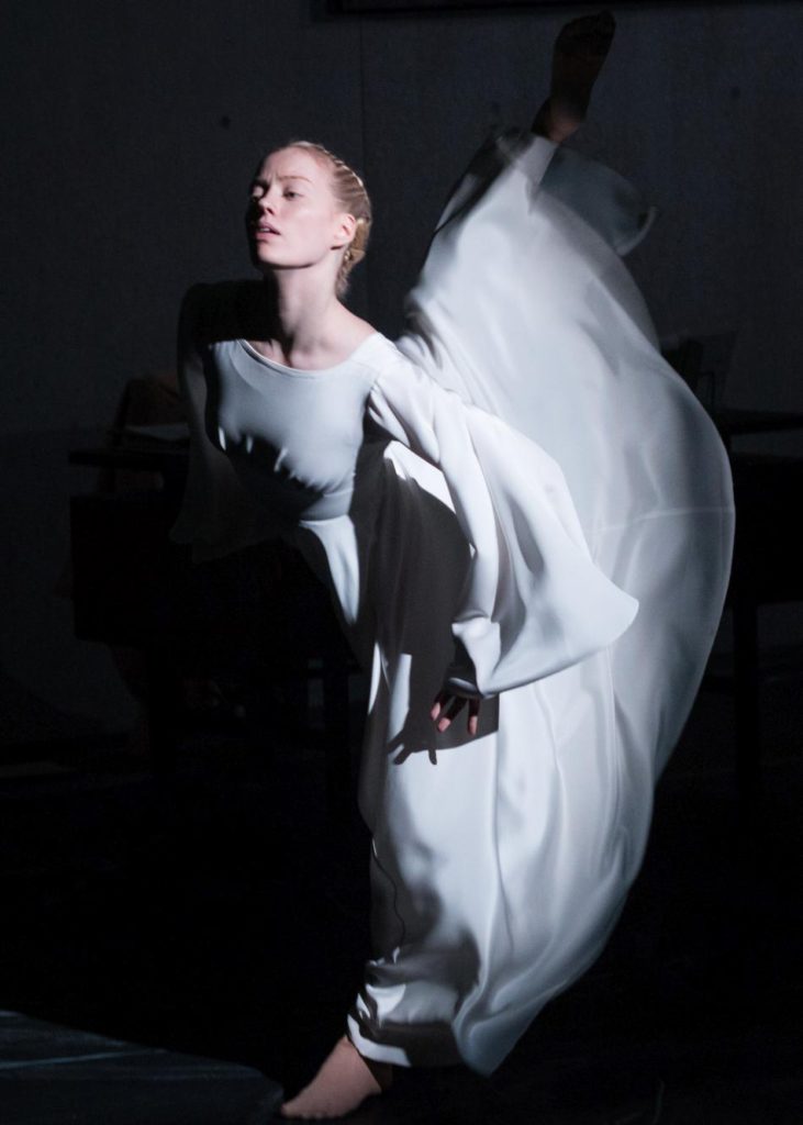 1. A.Gibson, “Oracle” by J.Hernandez, Semperoper Ballet © I.Whalen 2016