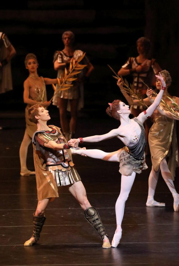 5. J.Cook, K.Ryzhkova and ensemble, “Spartacus” by Y.Grigorovich, Bavarian State Ballet © W.Hösl 2016