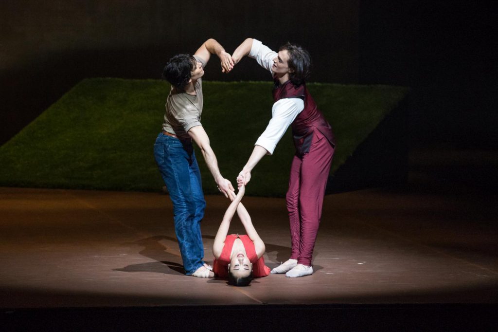 15. M.Arii, A.Trusch and J.Bellussi, “The Song of the Earth” by J.Neumeier, Hamburg Ballet © S.Ballone 2016