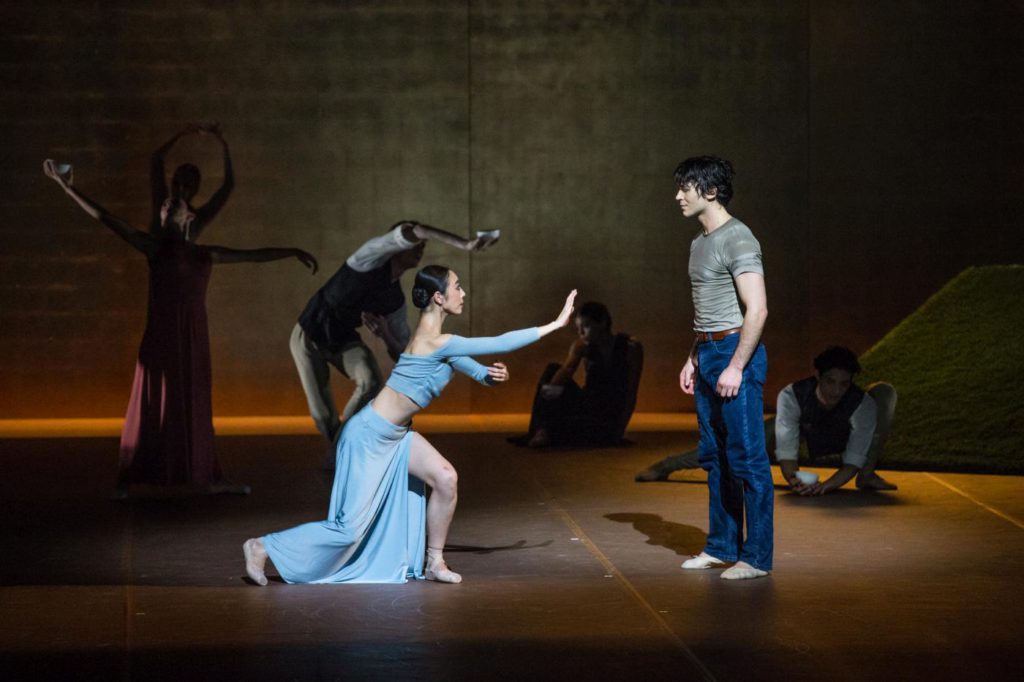 14. X.Lin, A.Trusch and ensemble, “The Song of the Earth” by J.Neumeier, Hamburg Ballet © S.Ballone 2016 