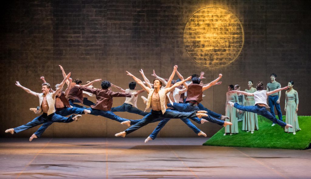 20. Ensemble, “The Song of the Earth” by J.Neumeier, Hamburg Ballet © S.Ballone 2016