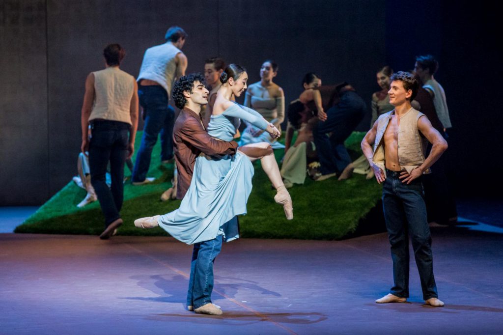 22. K.Azatyan, X.Lin, K.Tselikov and ensemble, “The Song of the Earth” by J.Neumeier, Hamburg Ballet © S.Ballone 2016