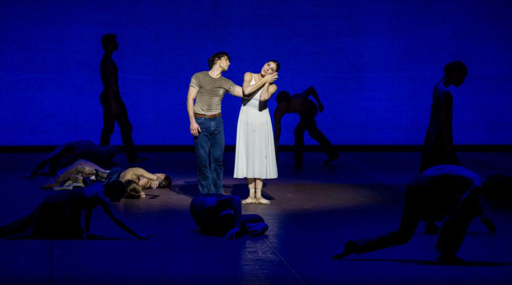 24. H.Bouchet, A.Trusch and ensemble, “The Song of the Earth” by J.Neumeier, Hamburg Ballet © S.Ballone 2016