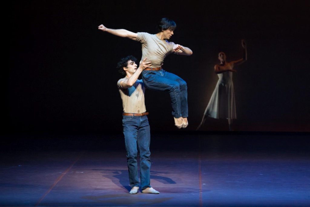 3. K.Azatyan, A.Trusch and H.Bouchet, “The Song of the Earth” by J.Neumeier, Hamburg Ballet © S.Ballone 2016