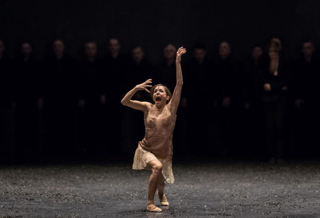 7. G.Tonelli and choir, “Messa da Requiem” by C.Spuck, Ballet Zurich © G.Batardon 2017