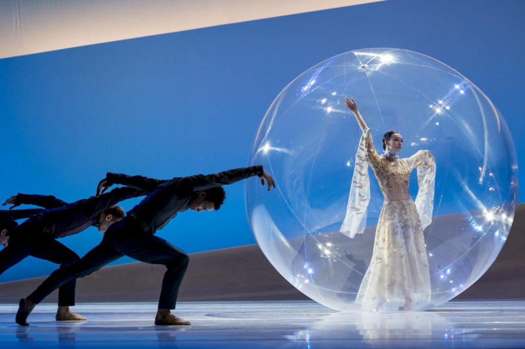 4. O.Smirnova and ensemble, “La Belle” by J.-C.Maillot, Les Ballets de Monte Carlo © A.Blangero 2017