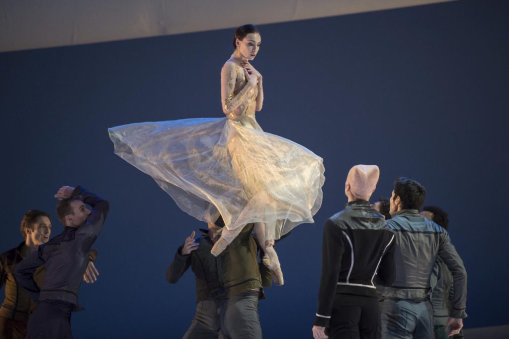 6. O.Smirnova, S.Bourgond and ensemble, “La Belle” by J.-C.Maillot, Les Ballets de Monte Carlo © A.Blangero 2017