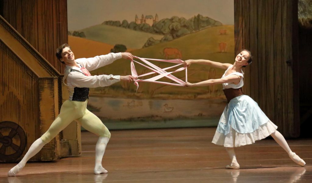 5. V.Shklyarov and M.Shirinkina, “La Fille mal gardée” by F.Ashton, Bavarian State Ballet © W.Hösl 2017