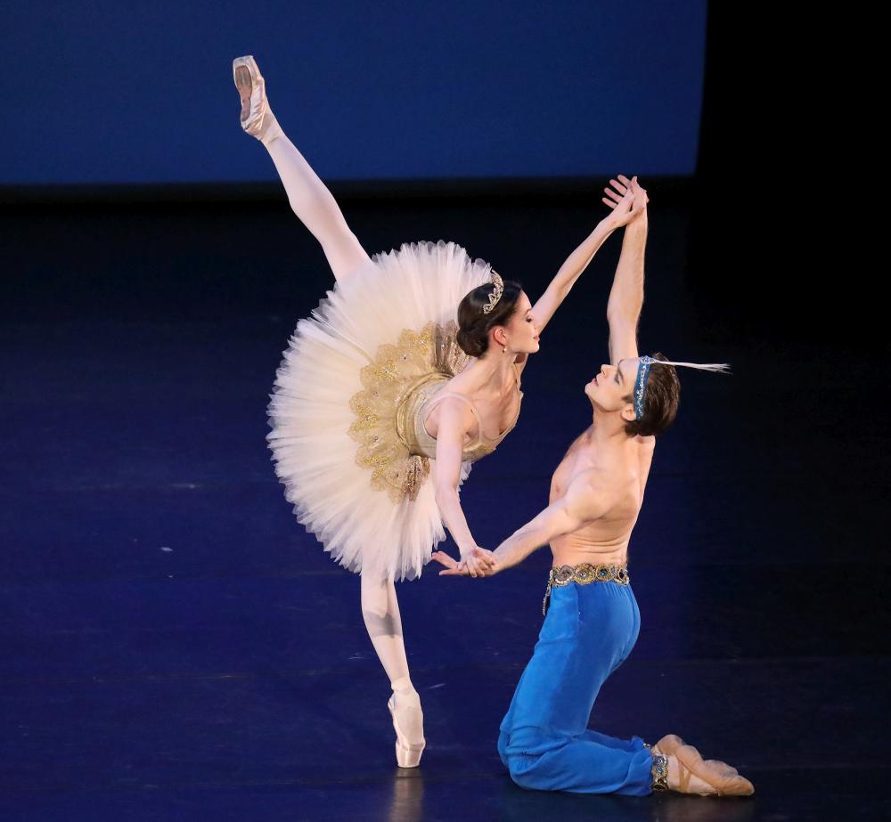3. M.Shirinkina and V.Shklyarov, “Le Corsaire“, Pas de Deux by S.Andrianov and V.Chabukiani, Bavarian State Ballet © W.Hösl 2017