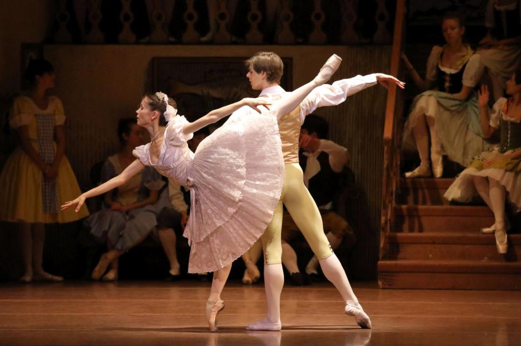 9. M.Shirinkina, V.Shklyarov and ensemble, “La Fille mal gardée” by F.Ashton, Bavarian State Ballet © W.Hösl 2017