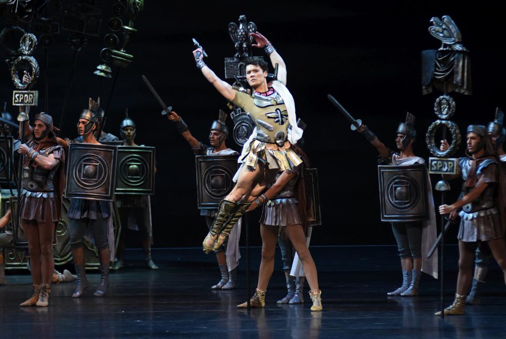 2. E.Murzagaliyev and ensemble, “Spartacus” by Y.Grigorovich, Bavarian State Ballet © W.Hösl 2017