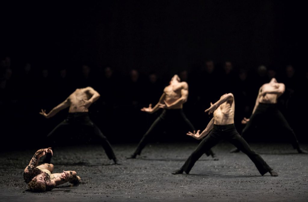 1. W.Moore and ensemble, “Messa da Requiem” by C.Spuck, Ballet Zurich © G.Batardon 2017