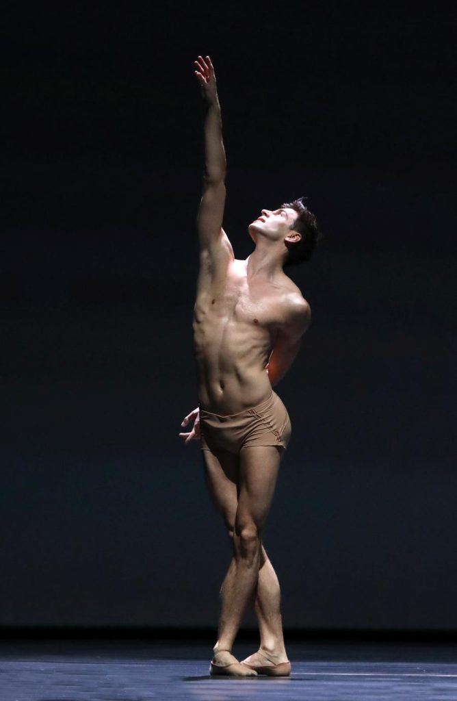 7. E.Wijnen, “Citizen Nowhere” by D.Dawson, Dutch National Ballet 2017 © H.Gerritsen