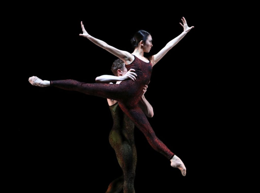 13. R.Wörtmeyer and Q.Liu, “Frank Bridge Variations” by H.van Manen, Dutch National Ballet 2017 © H.Gerritsen 