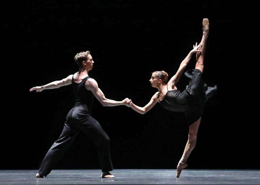 15. J.Stout and S.Mukhamedov, “Moving Rooms” by K.Pastor, Dutch National Ballet 2017 © H.Gerritsen