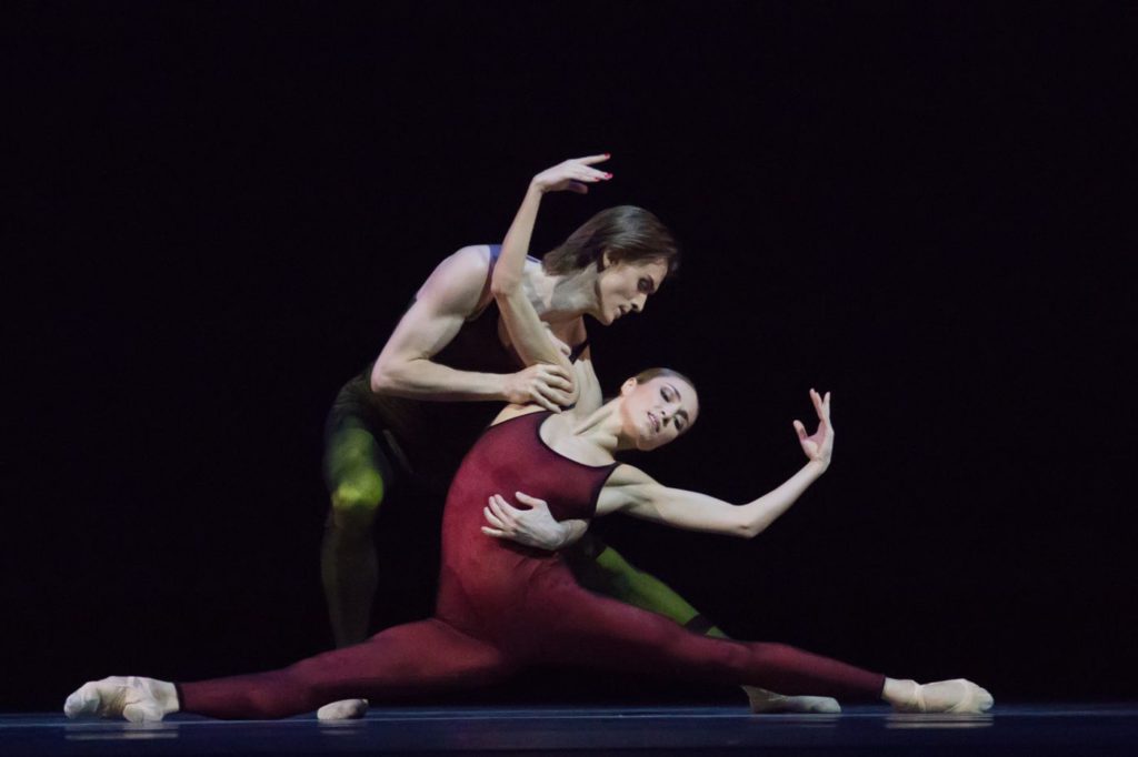 1. D.Rodkin and E.Shipulina, “Frank Bridge Variations” by H.van Manen, Bolshoi Ballet 2017 © M.Logvinov / Bolshoi Theatre