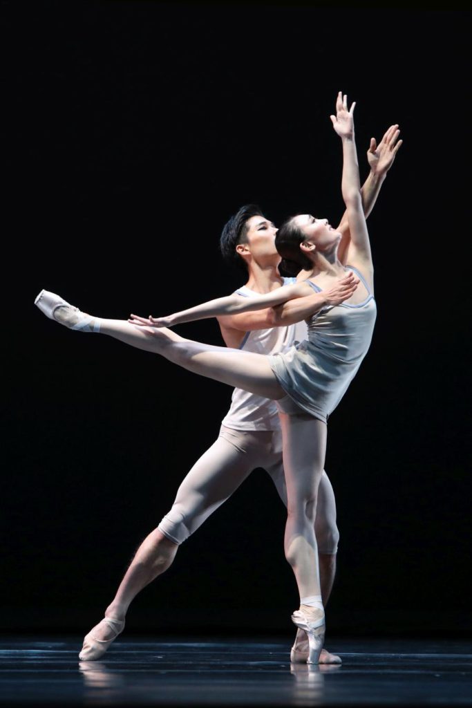 3. Y.G.Choi and Q.Liu, “Episodes van Fragmenten” by T.van Schaky, Dutch National Ballet 2016 © H.Gerritsen