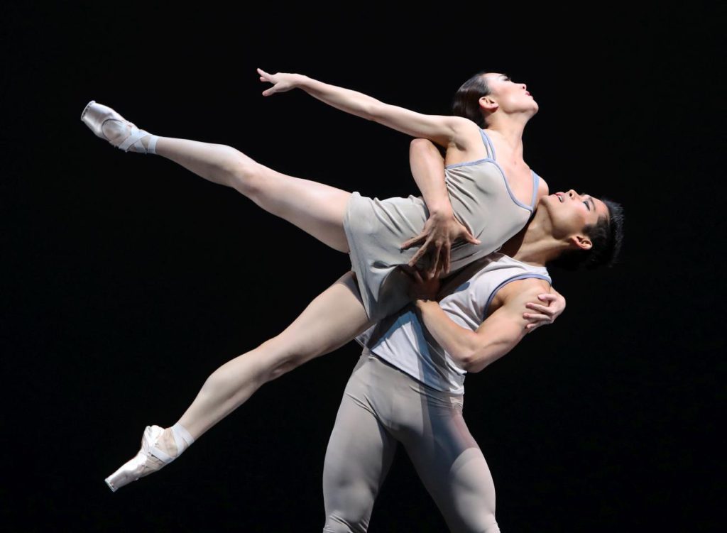 4. Y.G.Choi and Q.Liu, “Episodes van Fragmenten” by T.van Schaky, Dutch National Ballet 2016 © H.Gerritsen