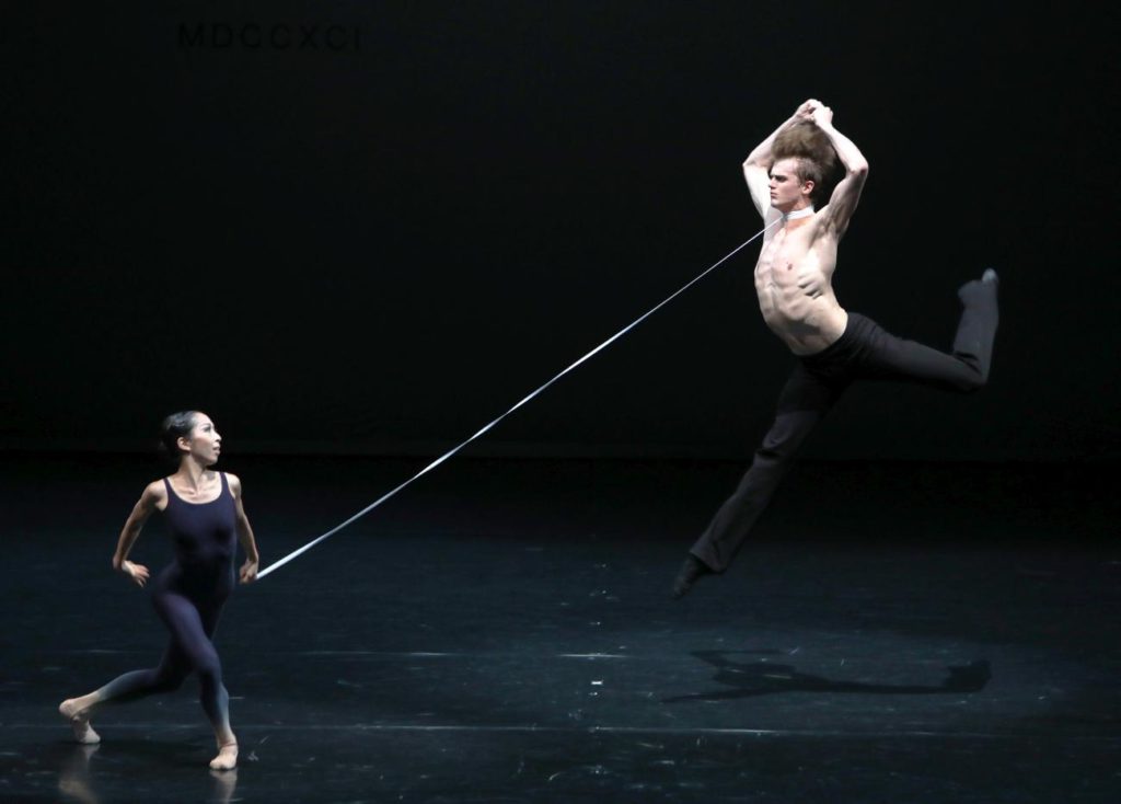 9. A.Okumura and C.Fröhlich, “Requiem” by T.van Schayk, Dutch National Ballet 2016 © H.Gerritsen