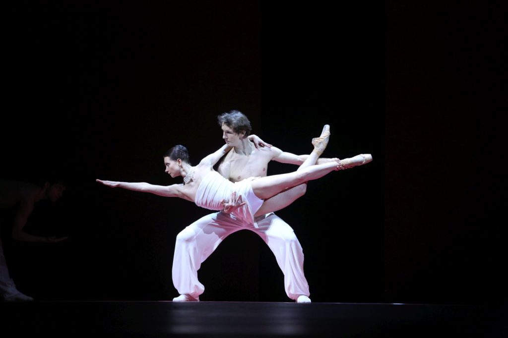 4. N.Kaptsova and S.Chudin, “Short Time Together” by S.León and P.Lightfoot, Bolshoi Ballet 2017 © E.Fetisova / Bolshoi Theatre