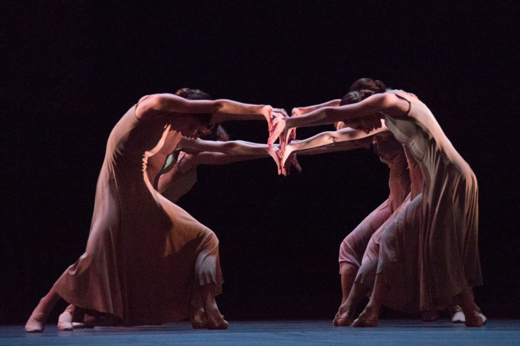 5. Ensemble, “Symphony of Psalms” by J.Kylián, Bolshoi Ballet 2017 © M.Logvinov / Bolshoi Theatre